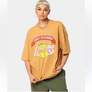 Mitchell & Ness Lakers Three Peat Gold Tee